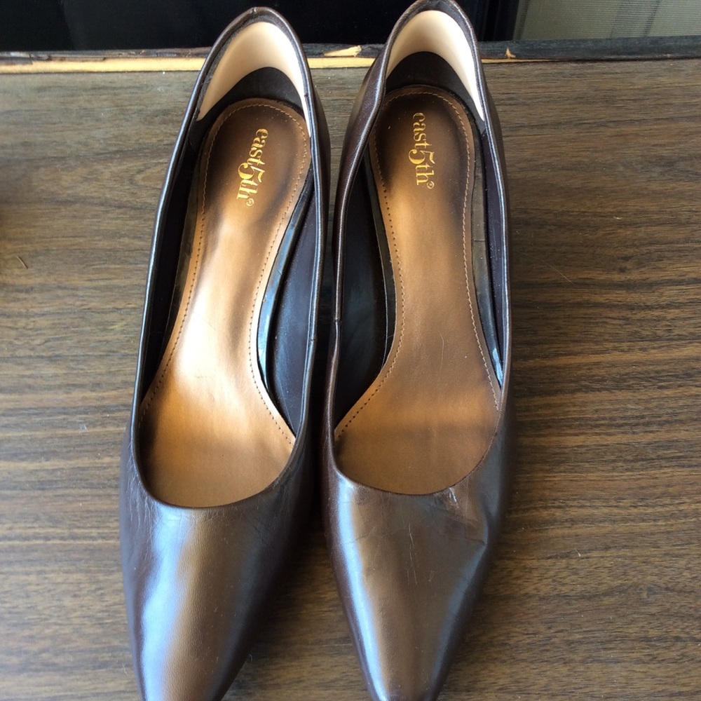 Size 7.5 pumps